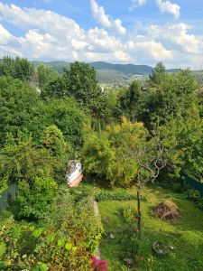 Záhrada s murovanou chatou s nádherným výhľadom (Banská Bystrica-Radvaň)