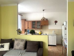 NAJŽIADANEJŠÍ tehlový zariadený 2i byt vo Valaskej-63 m2