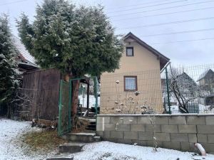 Konečne krásna nová voňavá chatka v Brezne-Padličkovo