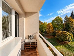 3-izbový slnečný byt (výmera 74,40m2) + lodžia, na Švermovej ulici s nádherným výhľadom v úžasnej lokalite blízko centra.